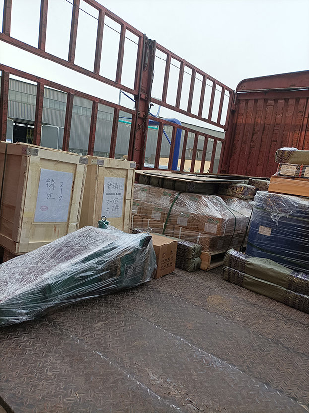 電磁給料機(jī)、2臺(tái)檢驗(yàn)篩、網(wǎng)架等發(fā)貨