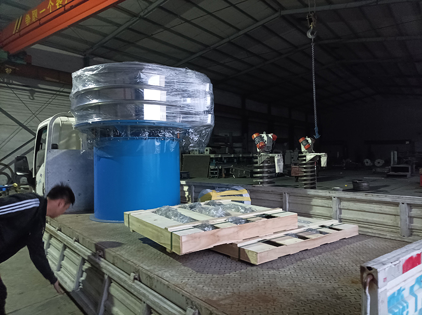 旋振篩、網架、電機等發貨