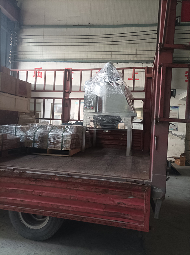 真空上料機(jī)、網(wǎng)架等發(fā)貨