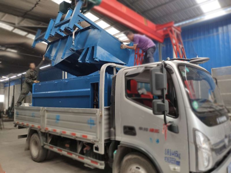 江蘇客戶2兩臺(tái)1030直線篩裝車發(fā)貨現(xiàn)場