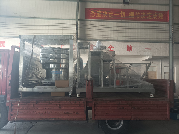 超聲波旋振篩、無塵投料站、架子和樓梯發(fā)貨