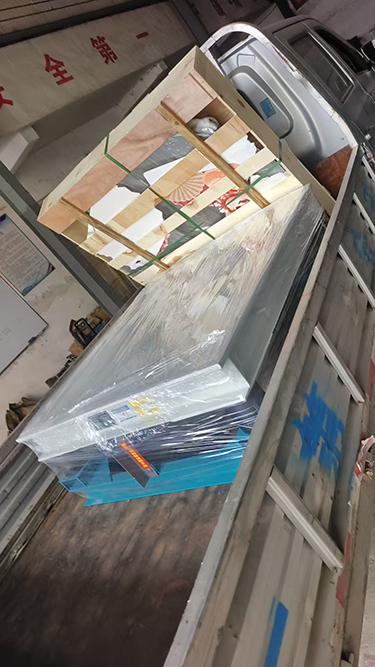 振動平臺、網(wǎng)架發(fā)貨