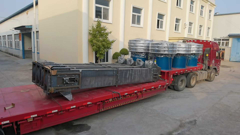 六臺旋振篩、4臺斗式提升機整車發貨