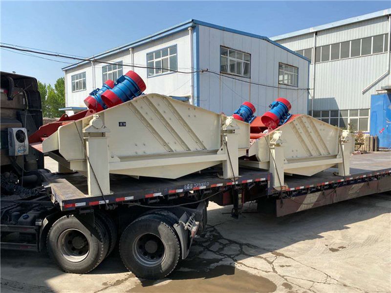 廣東客戶(hù)2臺(tái)脫水篩裝車(chē)發(fā)貨現(xiàn)場(chǎng)
